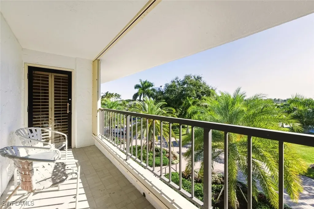 2378 Gulf Shore Boulevard N Naples FL 34103