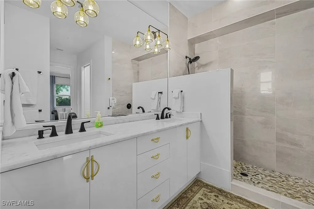 2499 Pine Street Naples FL 34112