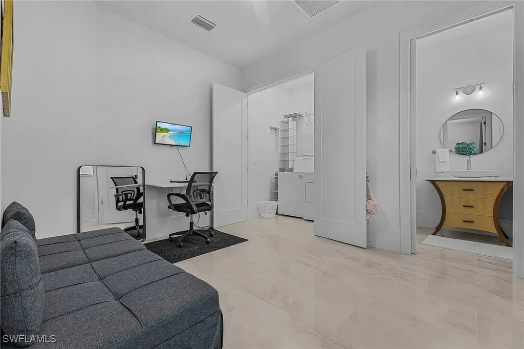 2499 Pine Street Naples FL 34112