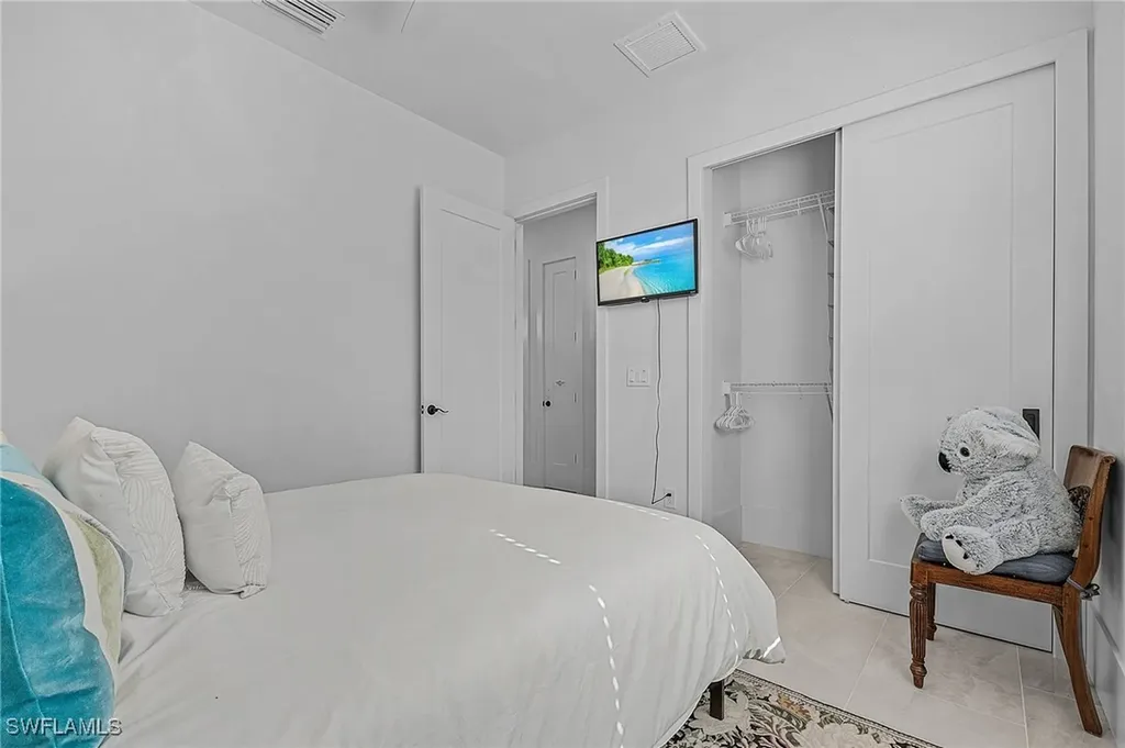 2499 Pine Street Naples FL 34112