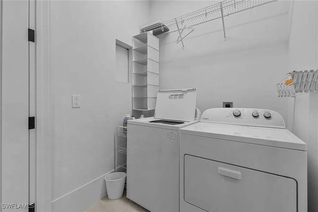 2499 Pine Street Naples FL 34112