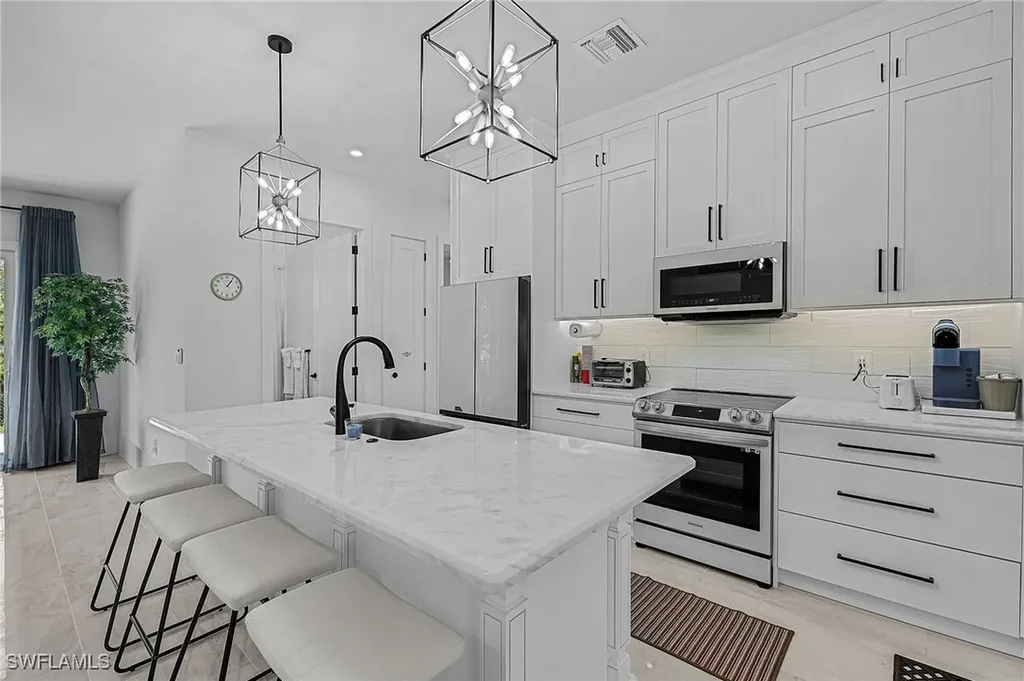 2499 Pine Street Naples FL 34112