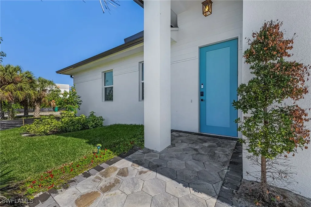 2499 Pine Street Naples FL 34112