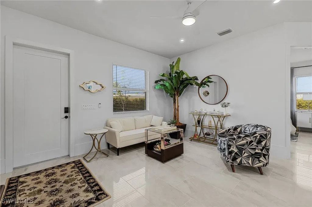 2499 Pine Street Naples FL 34112