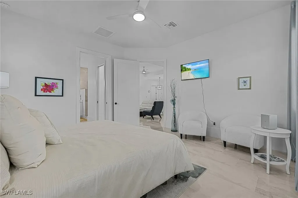 2499 Pine Street Naples FL 34112