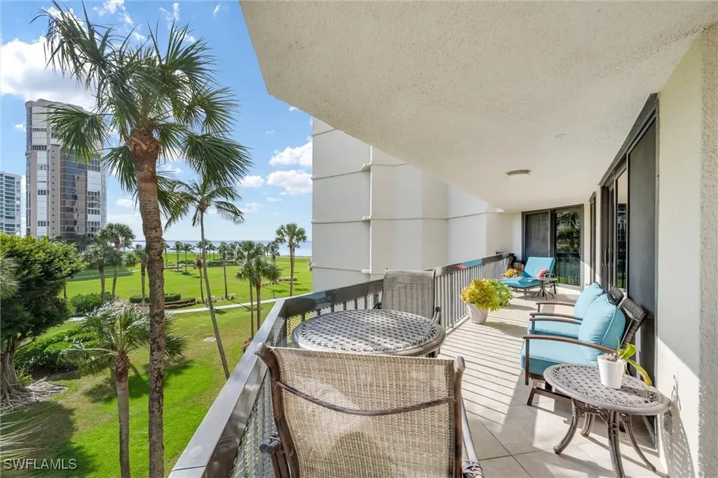 Naples FL, 4551 Gulf Shore Boulevard N, Unit 405
