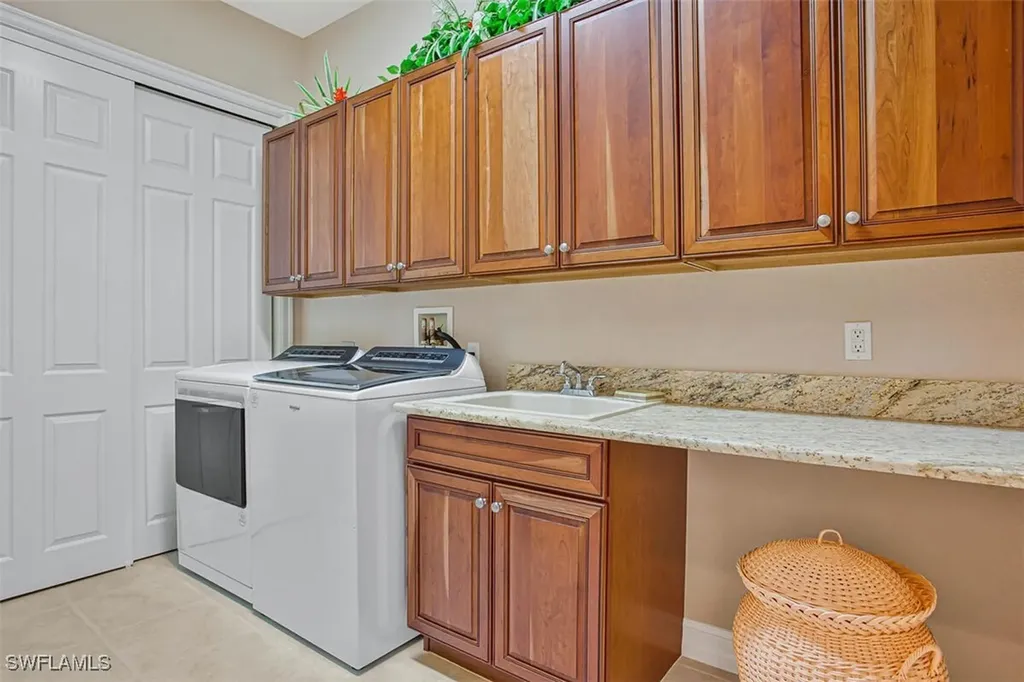 8657 Champions Point Naples FL 34113