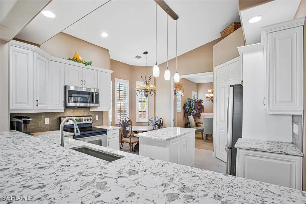 8657 Champions Point Naples FL 34113