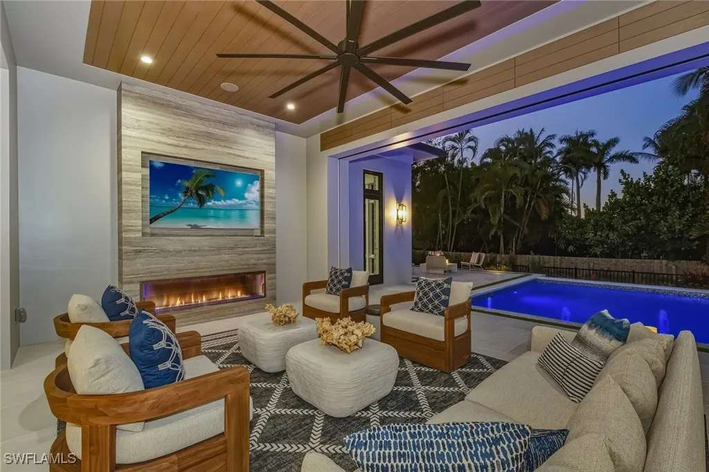 405 Putter Point Drive Naples FL 34103