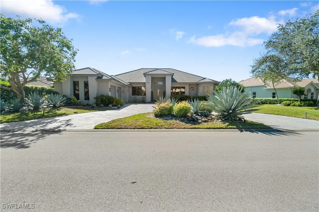 570 Portsmouth Court Naples FL 34110