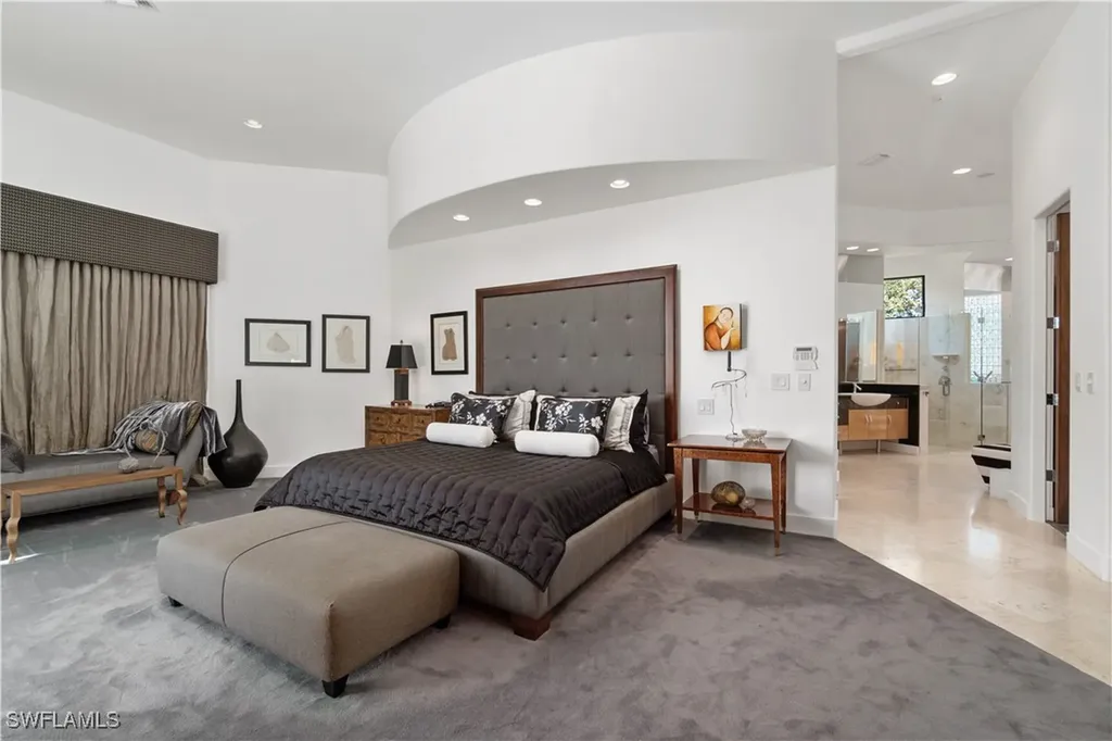 570 Portsmouth Court Naples FL 34110