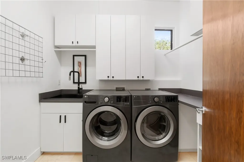 570 Portsmouth Court Naples FL 34110