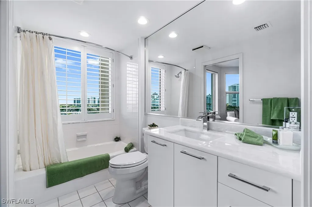 435 Dockside Drive Naples FL 34110