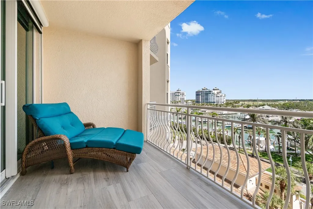435 Dockside Drive Naples FL 34110