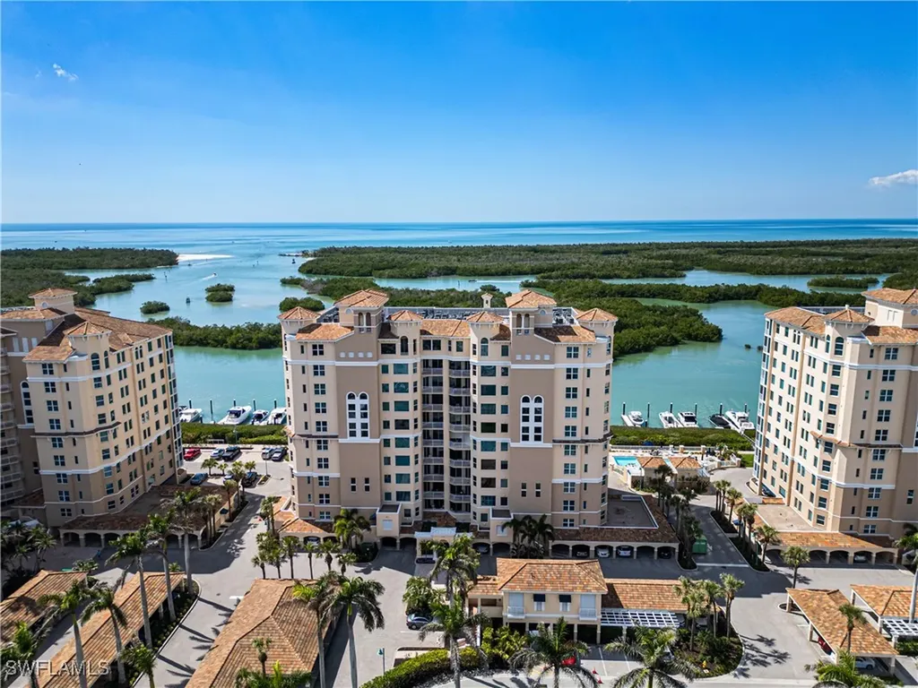 435 Dockside Drive Naples FL 34110