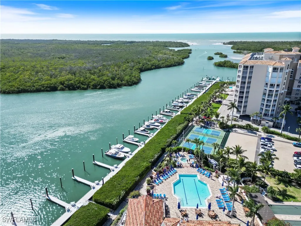 435 Dockside Drive Naples FL 34110