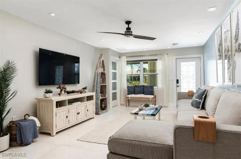 648 100th Avenue N Naples FL 34108