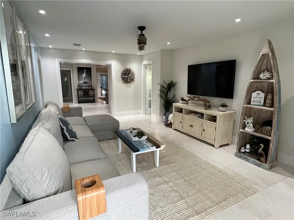 648 100th Avenue N Naples FL 34108