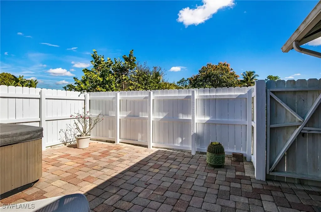 27284 Barbarosa Street Bonita Springs FL 34135