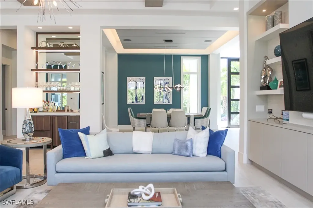 3123 Crayton Road Naples FL 34103