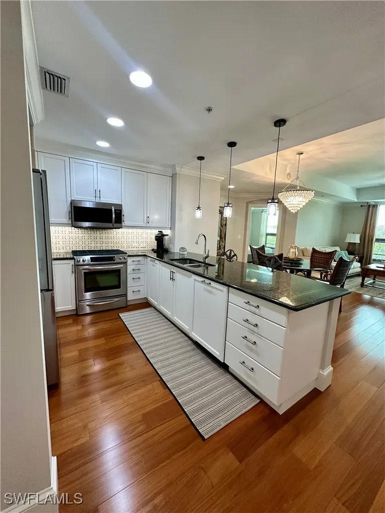 9115 Strada Place Naples FL 34108