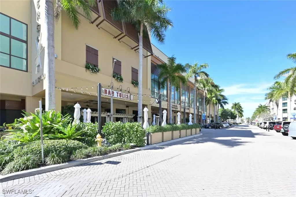 9115 Strada Place Naples FL 34108