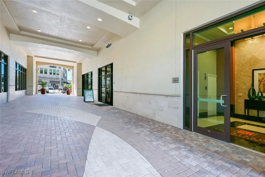 9115 Strada Place Naples FL 34108