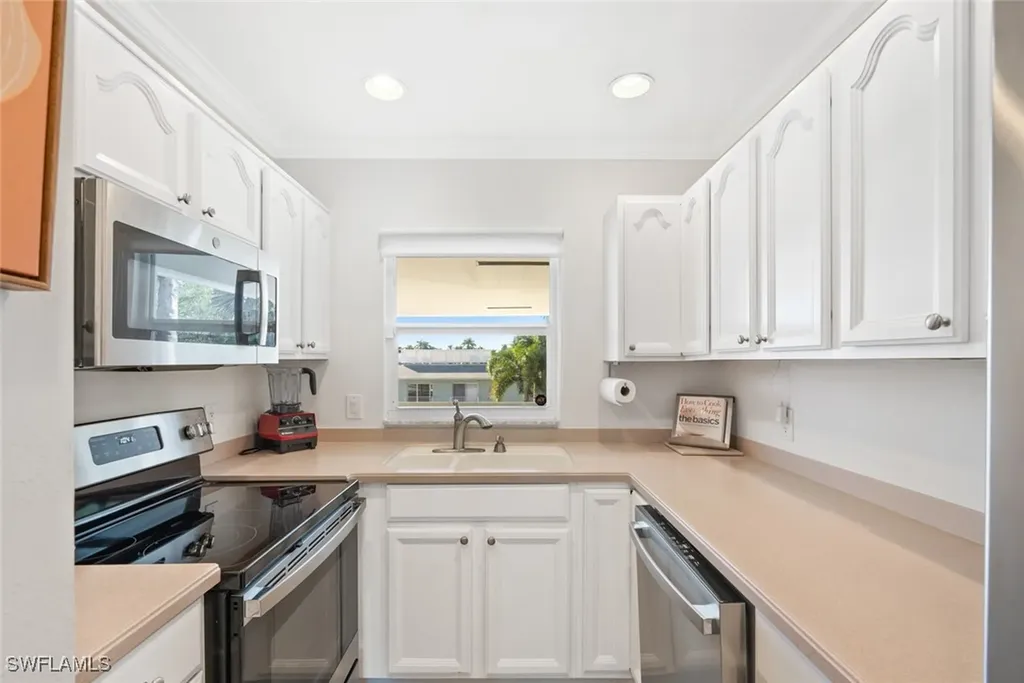 606 Broad Avenue S Naples FL 34102