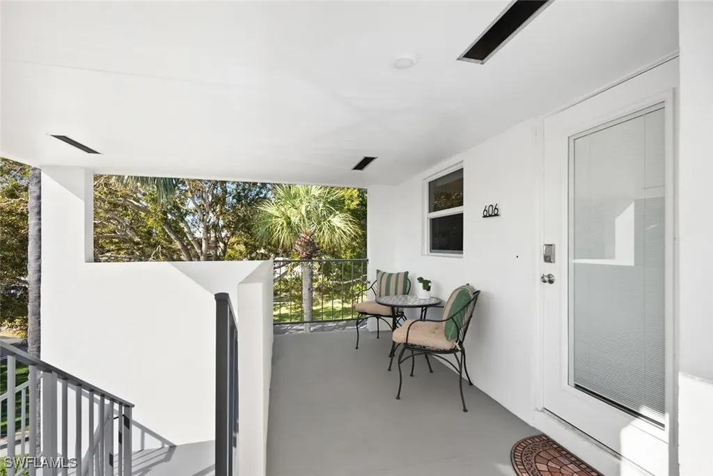 606 Broad Avenue S Naples FL 34102