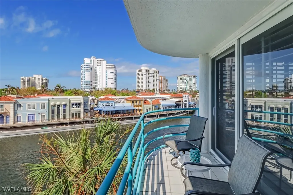 205 Park Shore Drive Naples FL 34103