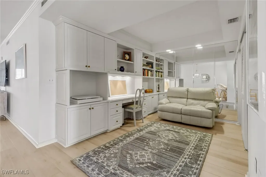 205 Park Shore Drive Naples FL 34103