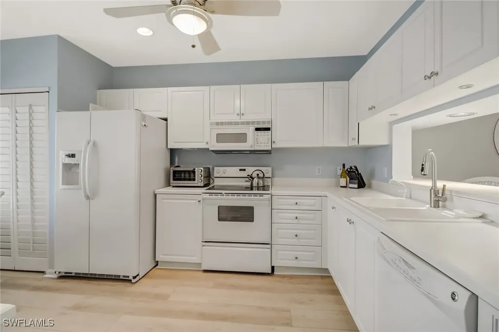 205 Park Shore Drive Naples FL 34103