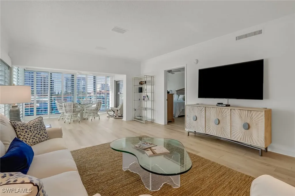 205 Park Shore Drive Naples FL 34103