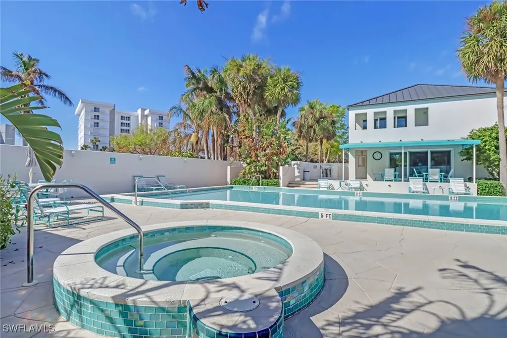 205 Park Shore Drive Naples FL 34103
