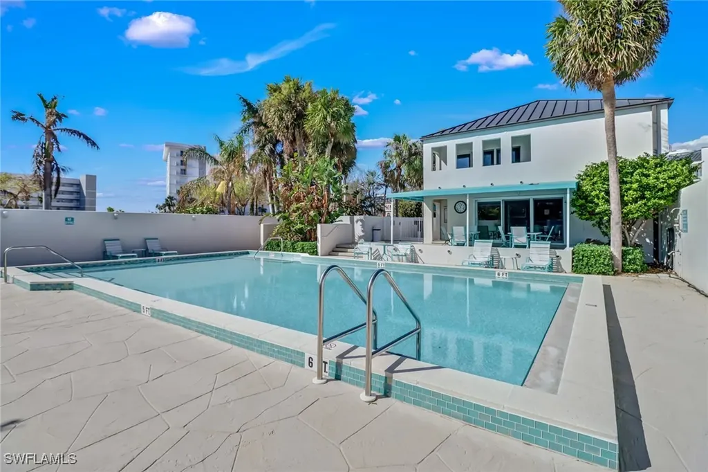 205 Park Shore Drive Naples FL 34103