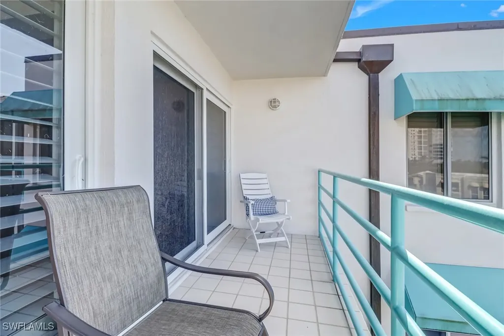 205 Park Shore Drive Naples FL 34103