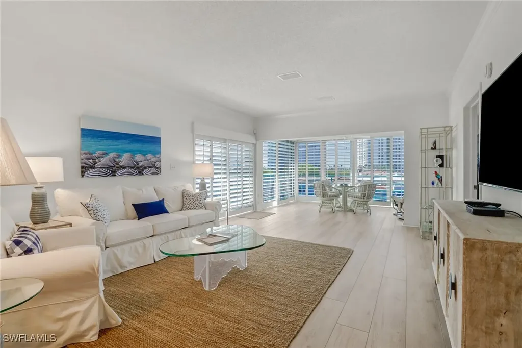205 Park Shore Drive Naples FL 34103