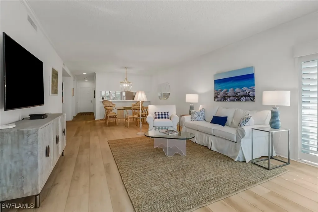 205 Park Shore Drive Naples FL 34103