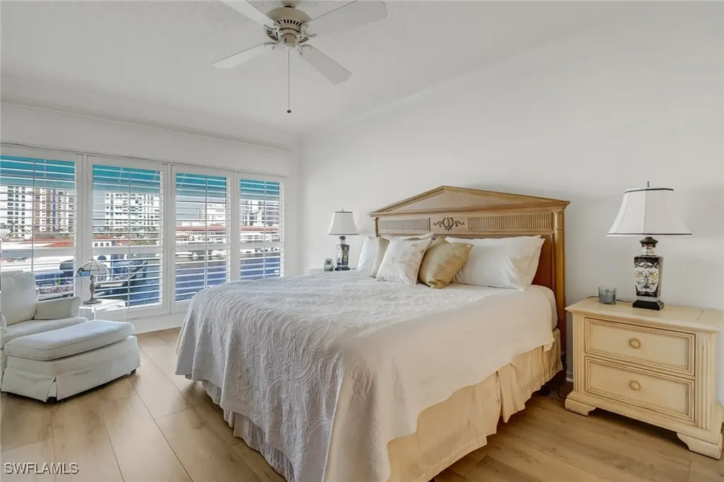 205 Park Shore Drive Naples FL 34103