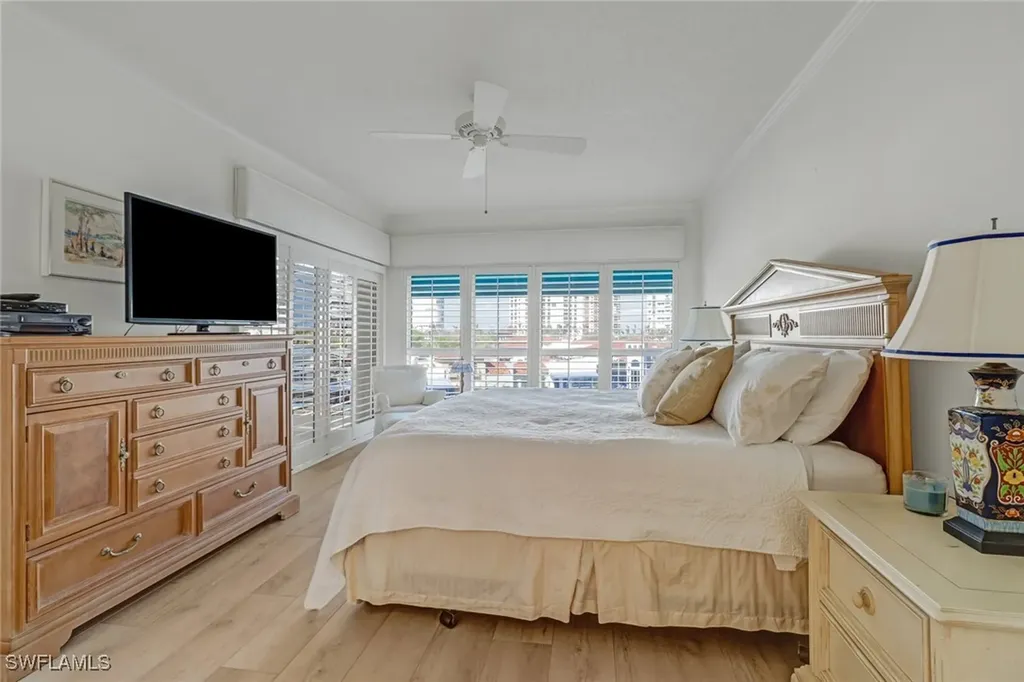205 Park Shore Drive Naples FL 34103