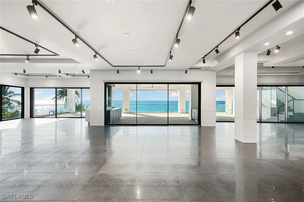 26 2nd Avenue S Naples FL 34102