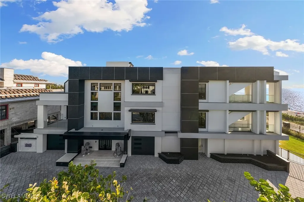 26 2nd Avenue S Naples FL 34102