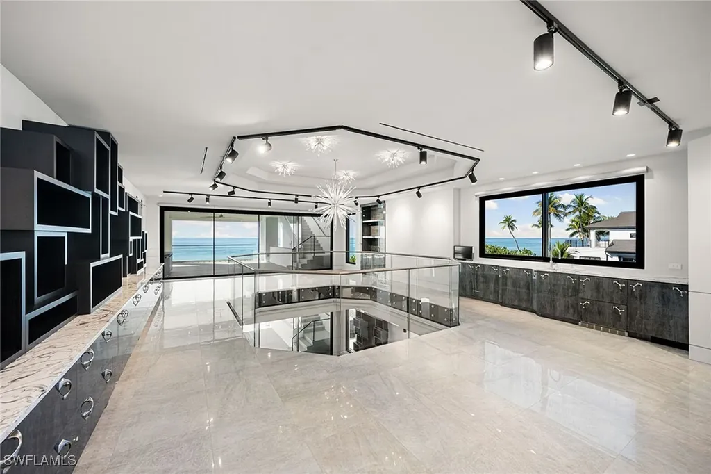 26 2nd Avenue S Naples FL 34102