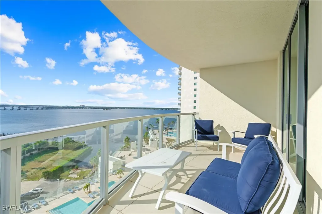 3000 Oasis Grand Boulevard Fort Myers FL 33916