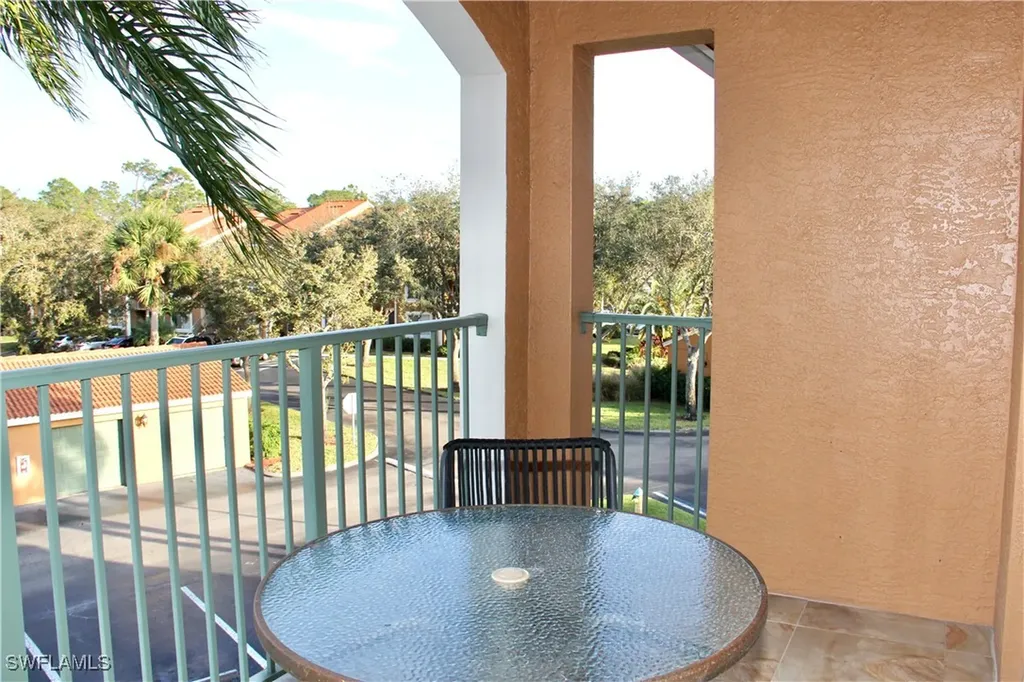 1265 Wildwood Lakes Boulevard Naples FL 34104