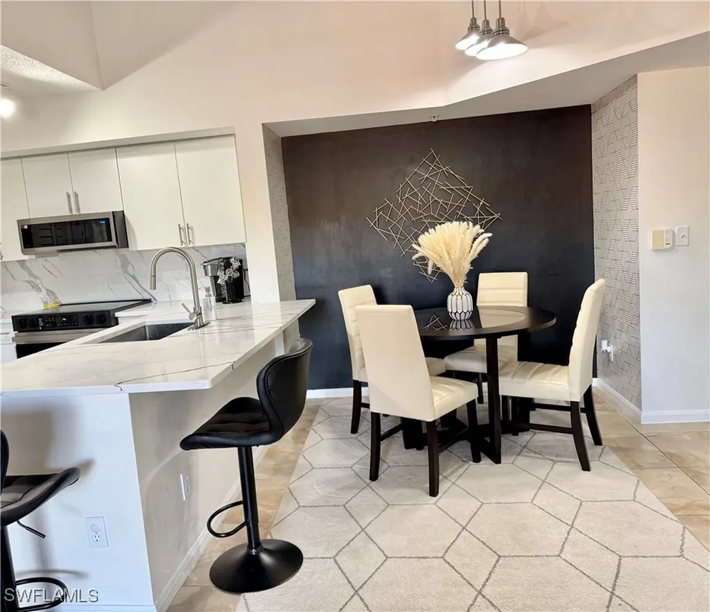 1265 Wildwood Lakes Boulevard Naples FL 34104