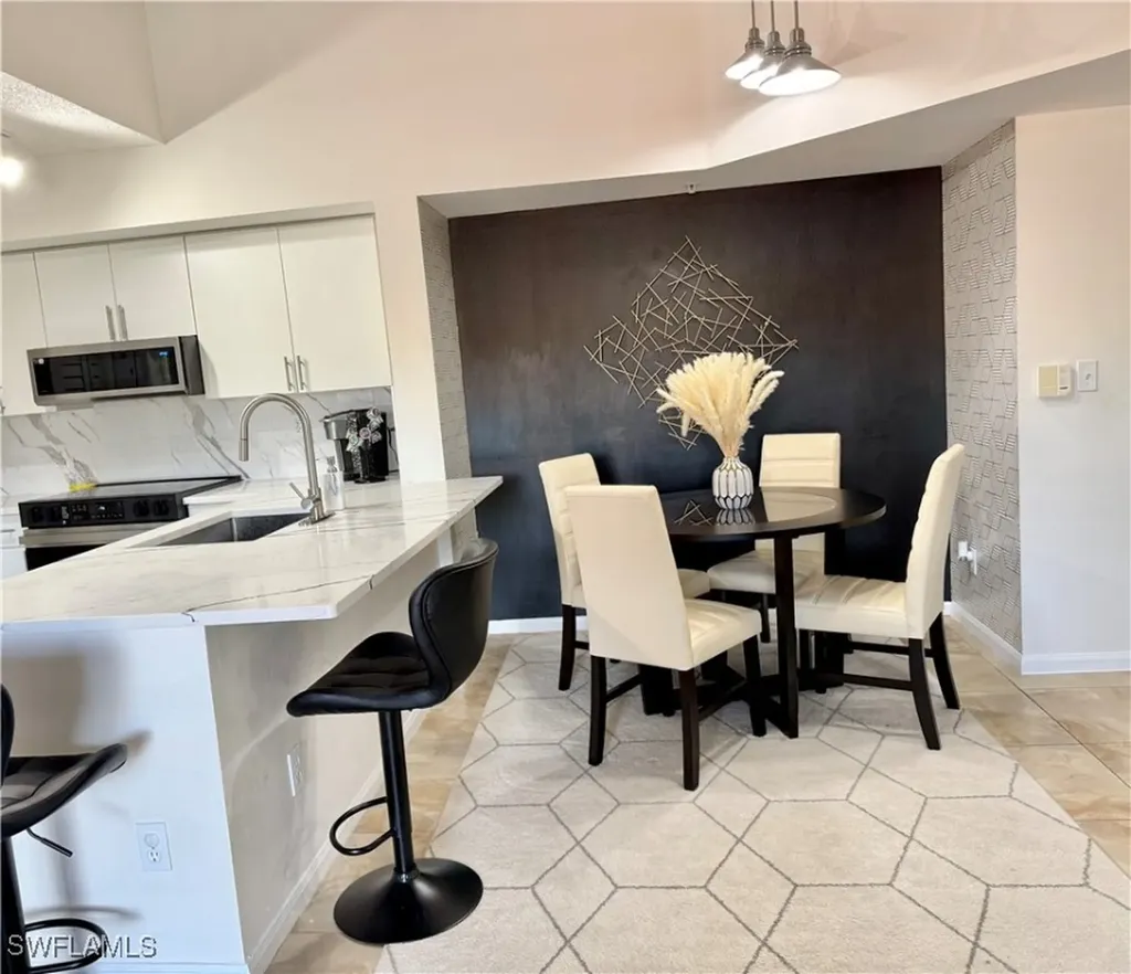 1265 Wildwood Lakes Boulevard Naples FL 34104