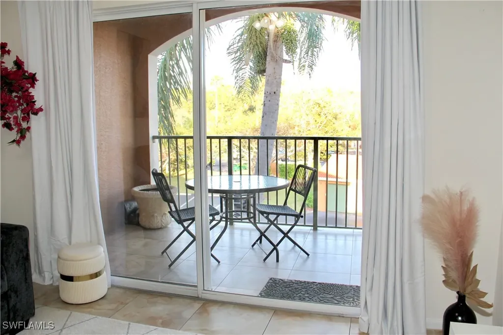 1265 Wildwood Lakes Boulevard Naples FL 34104