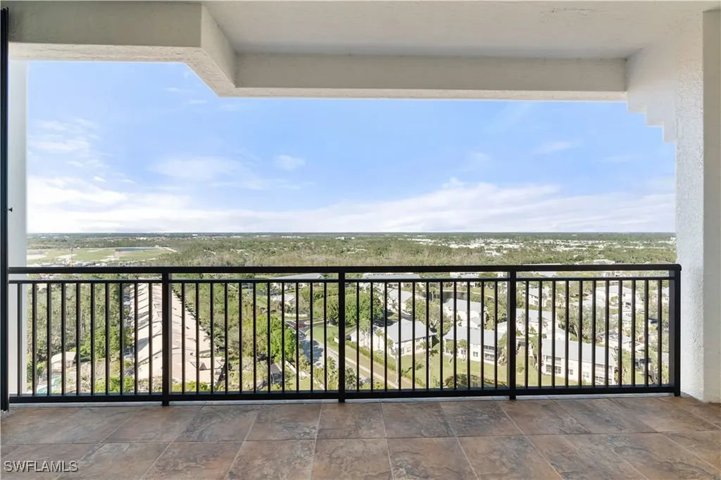 455 Cove Tower Drive Naples FL 34110