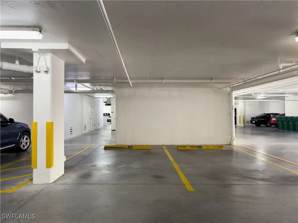 455 Cove Tower Drive Naples FL 34110